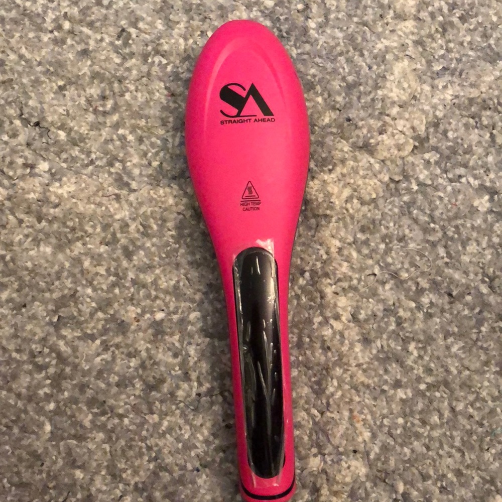 Straight Ahead Straightener Brush